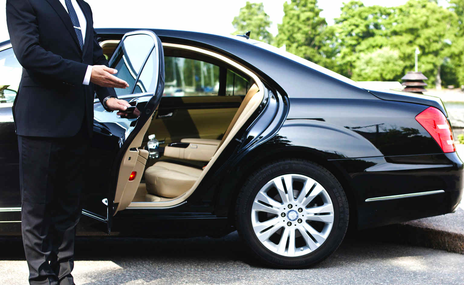 chauffeured-limousine-services