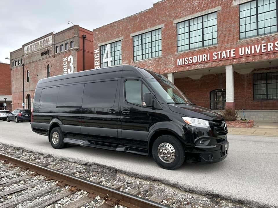 How Scottsdale Event Transportation Services Elevates Weddings and Special Occasions